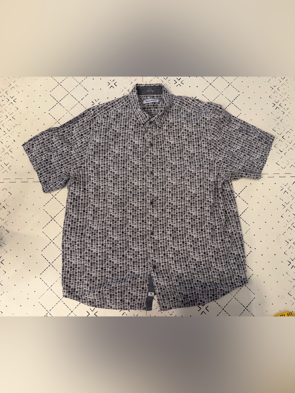 Tommy Bahama 100% silk shirt sleeve button down shirt XL